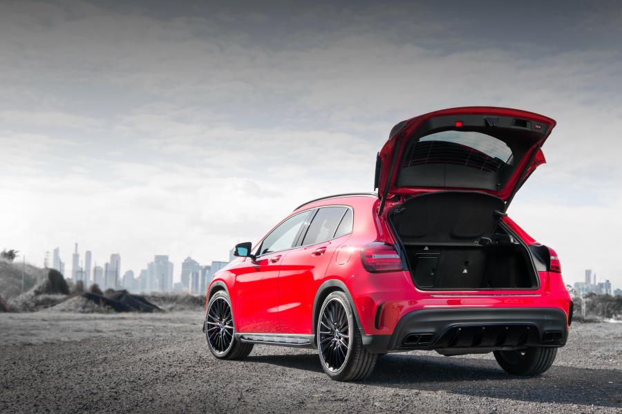 Багажник Mercedes-AMG GLA45 4Matic 2017 года  (AU) (фото 16 из 26)